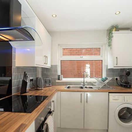 Cozy Townhouse, Walking Distance To Belfast City Bagian luar foto