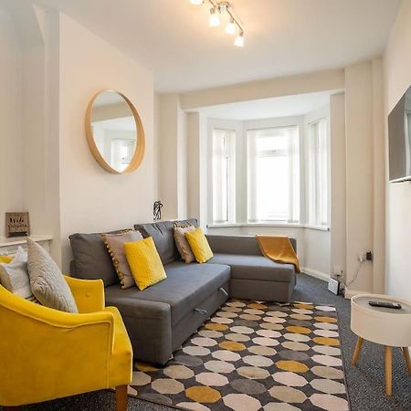 Cozy Townhouse, Walking Distance To Belfast City Bagian luar foto