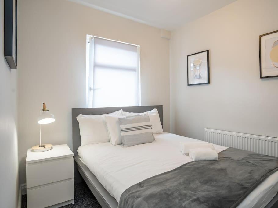 Cozy Townhouse, Walking Distance To Belfast City Bagian luar foto