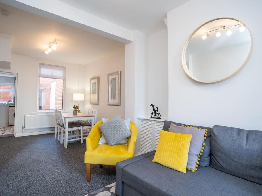 Cozy Townhouse, Walking Distance To Belfast City Bagian luar foto