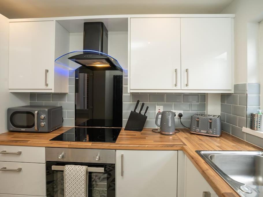 Cozy Townhouse, Walking Distance To Belfast City Bagian luar foto