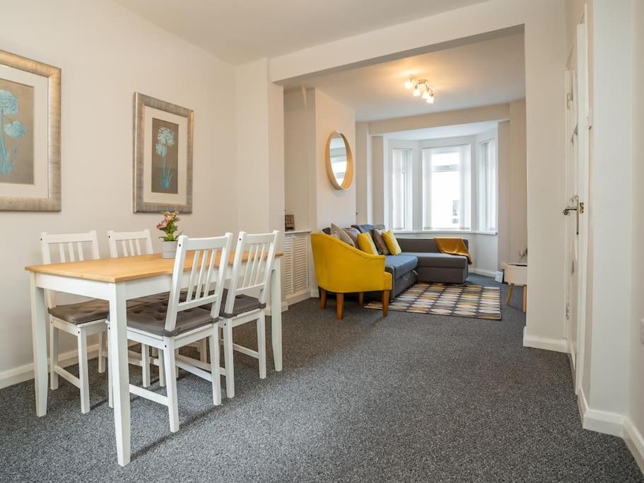 Cozy Townhouse, Walking Distance To Belfast City Bagian luar foto